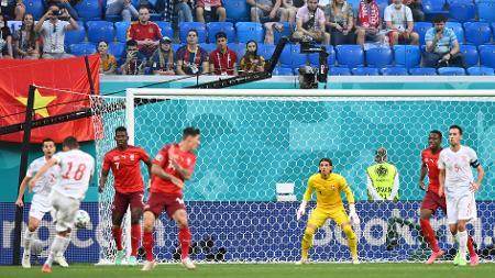 爱奇艺体育官网-不是C罗希克 喧宾夺主 为何乌龙成欧洲杯头号射手